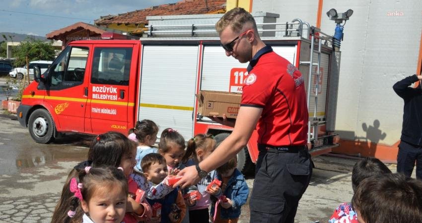 Bozüyük Belediyesi İtfaiye Müdürlüğü İtfaiye Haftası nedeniyle yaklaşık 450 minik