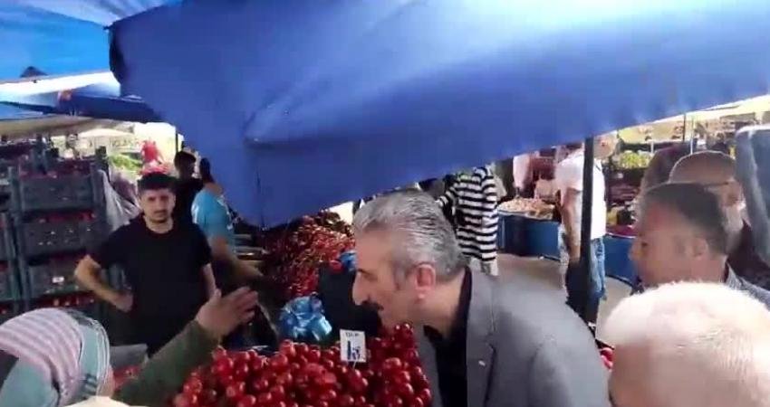 CHP Bursa İl Örgütü yöneticileri, Emek Mahallesi'nde yurttaşların sorunlarını dinledi.