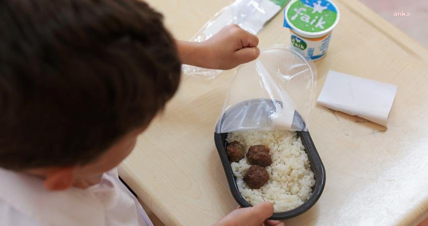 Çankaya Belediyesi'nin geçen eğitim döneminde başlattığı ilkokul öğrencilerine sıcak öğle