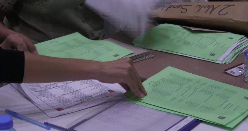 CHP İzmir il kongresinde mevcut başkan Şenol Aslanoğlu yeniden başkan