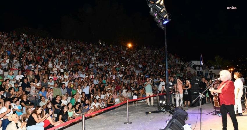 30 Ağustos Zafer Bayramı, Çiğli’de coşkuyla kutlandı. Çiğlili müzikseverler, 'Barış