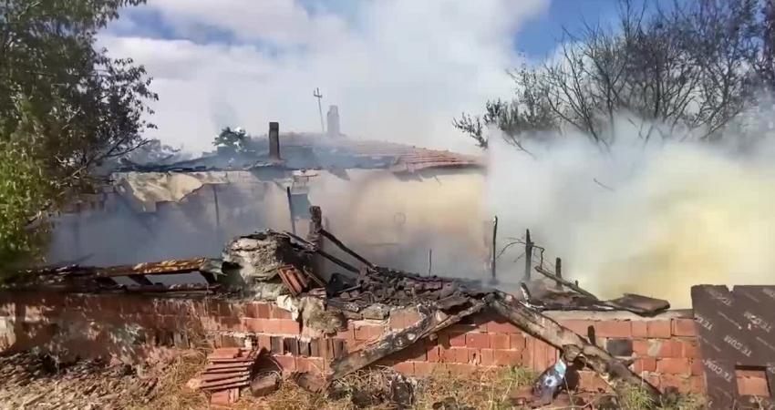Çorum’da vatandaşlar imeceyle yufka yapmak isterken, tandırdaki alevlerin çevredeki ağaçlara