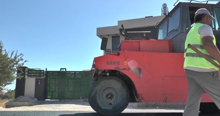 Döşemealtı Belediyesi, ilçe genelinde asfalt çalışmalarını haftanın 7 günü aralıksız