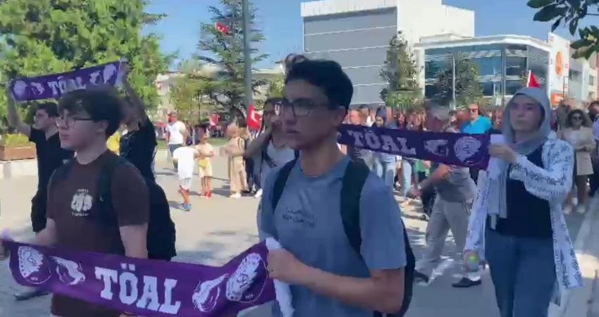 Düzce Turgut Özal Lisesi öğrenci ve velileri, 11 aydır prefabrike