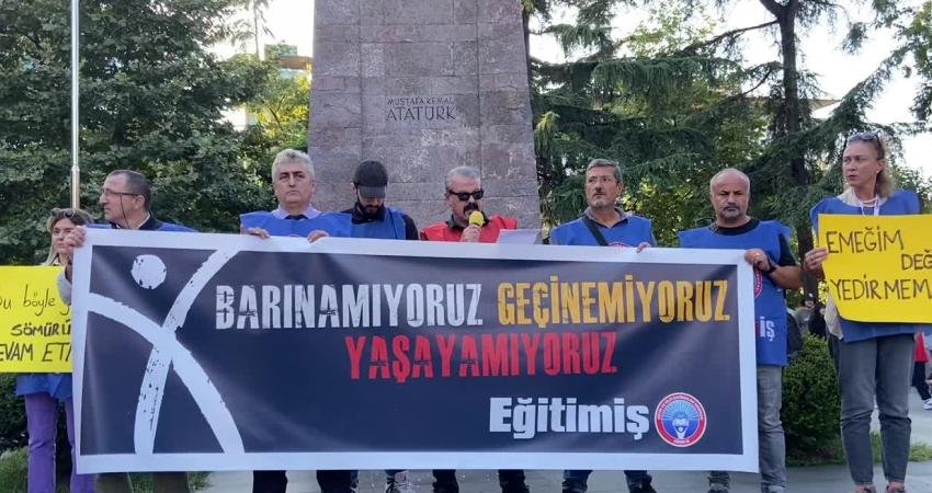Eğitim-İş Trabzon Şube Başkanı Tamer Özlü, "7.Dönem Toplu Sözleşme müsameresinde,