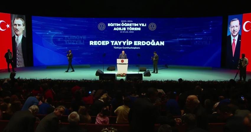 Cumhurbaşkanı Recep Tayyip Erdoğan, İstanbul'da düzenlenen 2023-2024 eğitim öğretim yılı