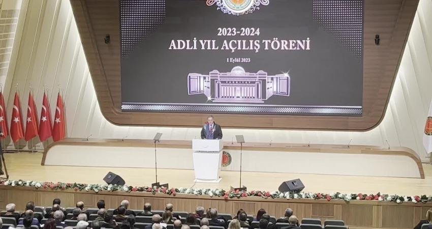 Erinç Sağkan: “Meslektaşımız ve Milletin İradesiyle Seçilmiş Milletvekili Can Atalay’ın Olması Gereken Yer, Demir Parmaklıklar Arkası Değil, Anayasa Mahkemesinin Emsal Kararları Gereğince Milletin Meclisi’dir” Türkiye Barolar Birliği Başkanı Erinç Sağkan, Adli Yıl Açılış Töreni’nde