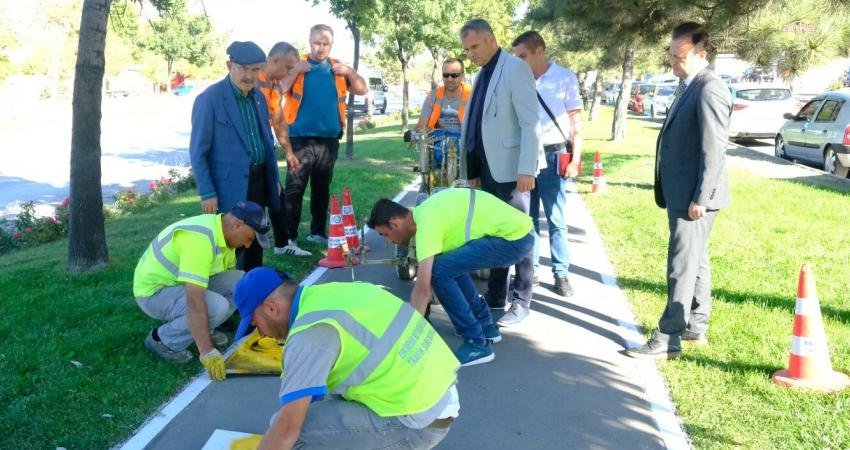 Eskişehir Büyükşehir Belediyesi’nin güvenli bisiklet yolu çalışmaları devam ediyor. Cumhuriyet