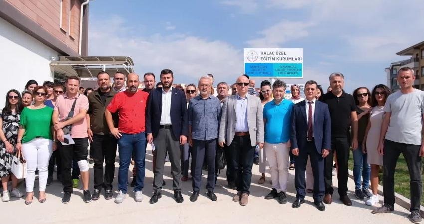 Eskişehir’de Doktor Safa Halaç Özel Eğitim İlkokulu ve Ortaokulu’nda öğretmenlere