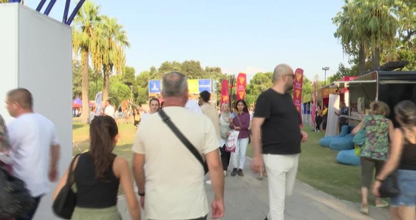 Dünya gençliğinin enerjisiyle kapılarını açan 92. İzmir Enternasyonal Fuarı'na yoğun