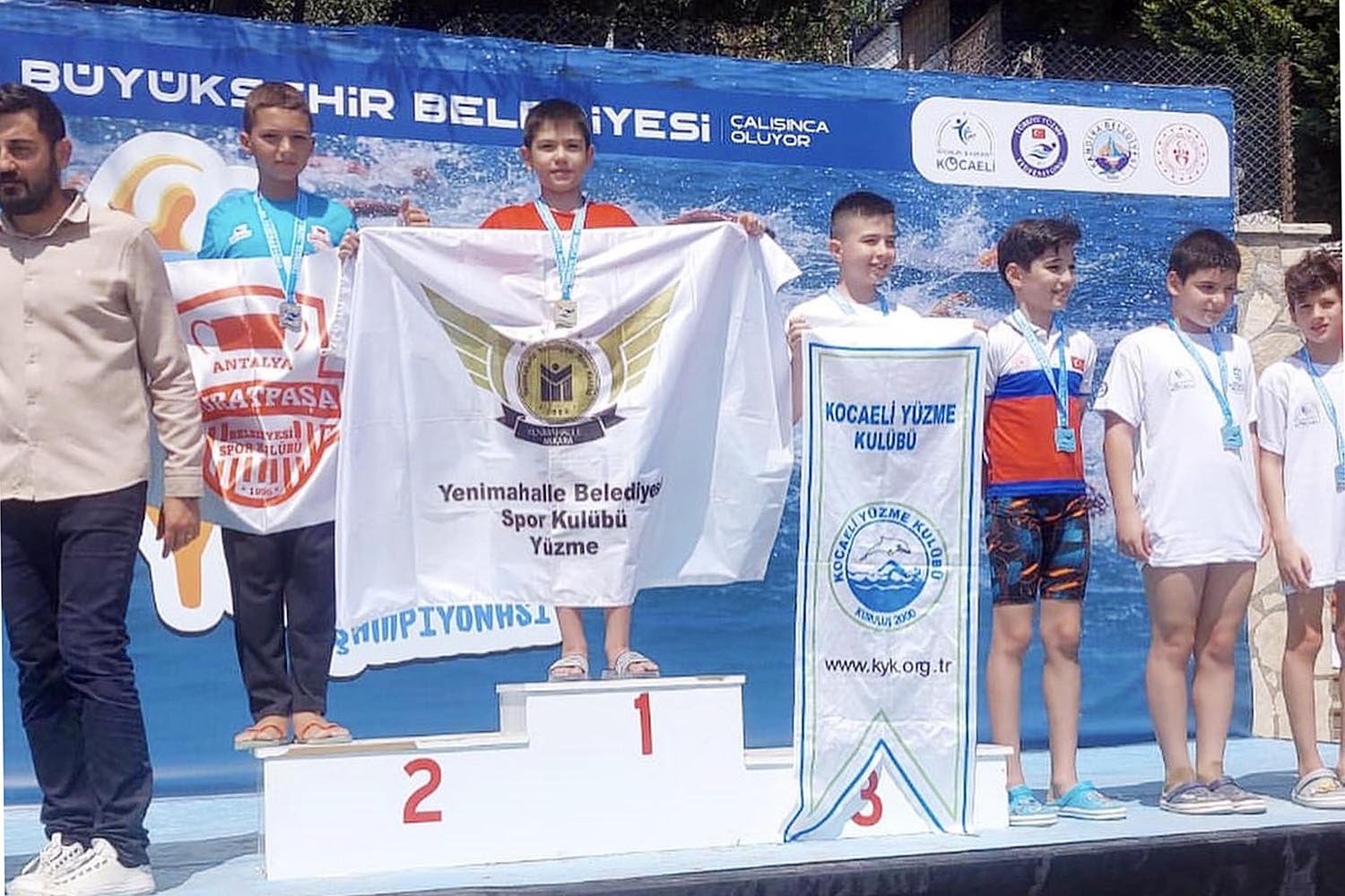 Yenimahalle Sporcuları Rakiplerine Göz Açtırmadı Türkiye Geneli 16 kulüpten 190 sporcunun kulaç attığı, Kocaeli’de düzenlenen