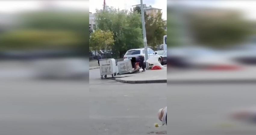 CHP Kars Milletvekili İnan Akgün Alp, “Kars Valiliği’nin önünde, milli