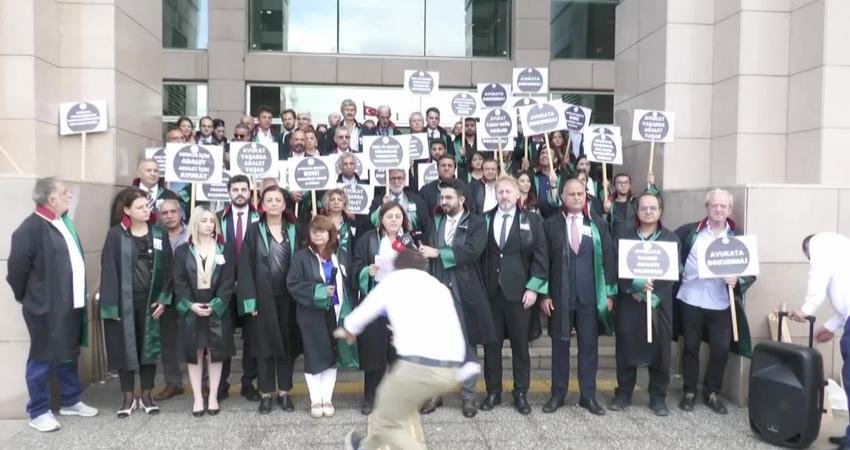 İstanbul Barosu, Çağlyana Adliyesi'nin önünde, Denizli Barosu önceki dönem başkanlarından