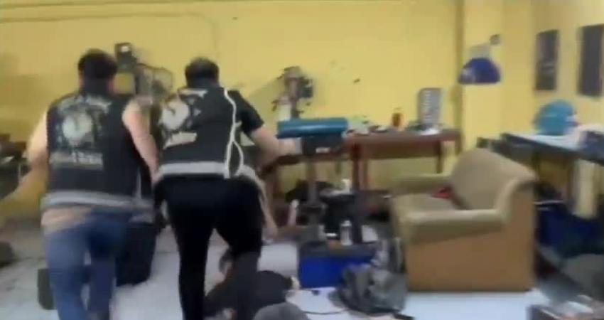 İstanbul'un Kağıthane, Ümraniye, Eyüpsultan ve Zeytinburnu ilçelerinde silah kaçakçılarına yönelik