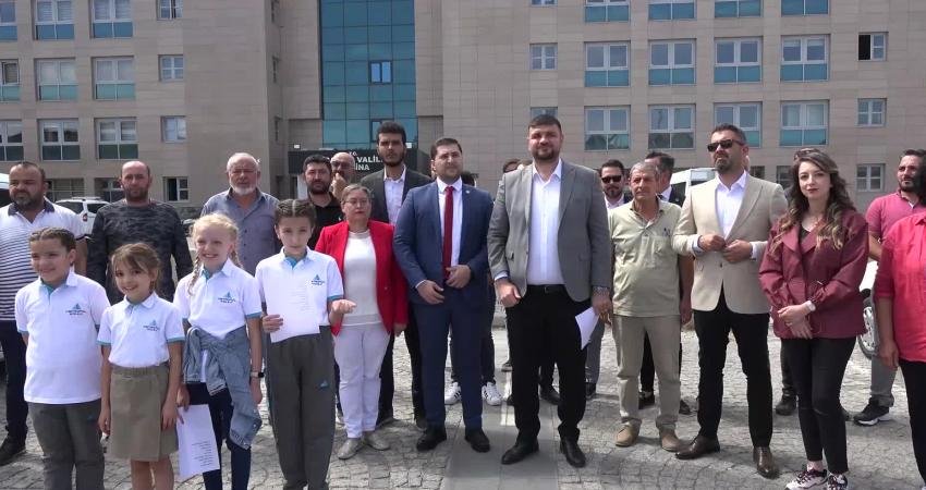 İYİ Parti Aksaray Teşkilatı, Milli Eğitim İl Müdürlüğü önünde açıklama