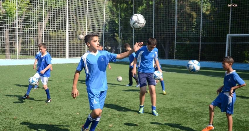 İzmir Büyükşehir Belediyesi Gençlik ve Spor Kulübü’ne bağlı spor okullarında