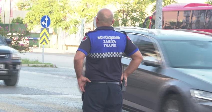 İzmir Büyükşehir Belediyesi ekipleri, yeni eğitim ve öğretim yılının başlamasıyla