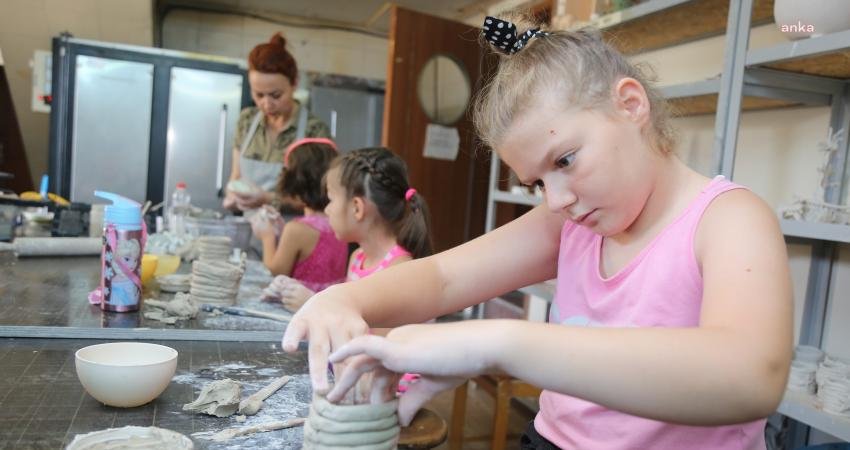 İzmir Gaziemir Belediyesi’nin 2023-2024 kış dönemi kurslarına kayıtlar yarın başlayacak.