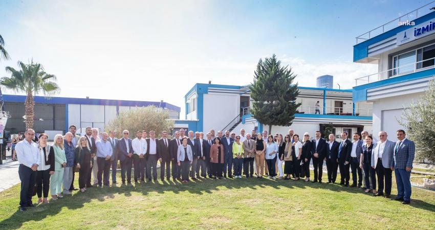 CHP İzmir Kurultay Delegeleri CHP İzmir İl Başkanı Şenol Aslanoğlu