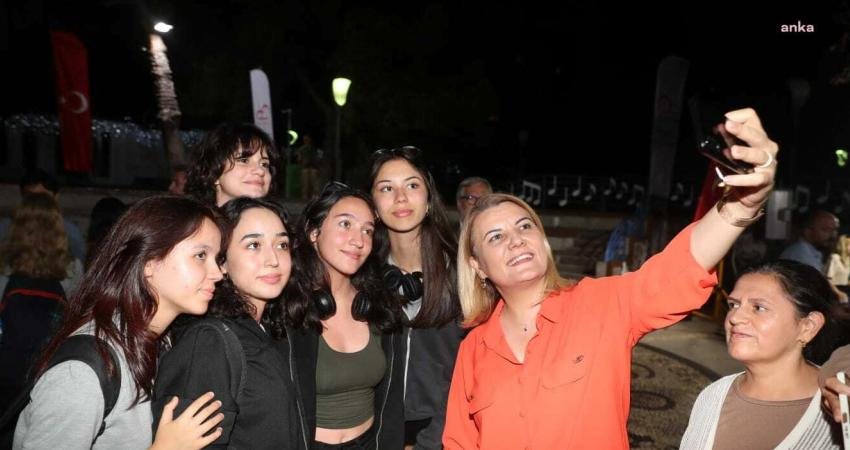 İzmit Belediyesi Başkanı Fatma Kaplan Hürriyet,  “Genç Akıl Buluşmaları” programında