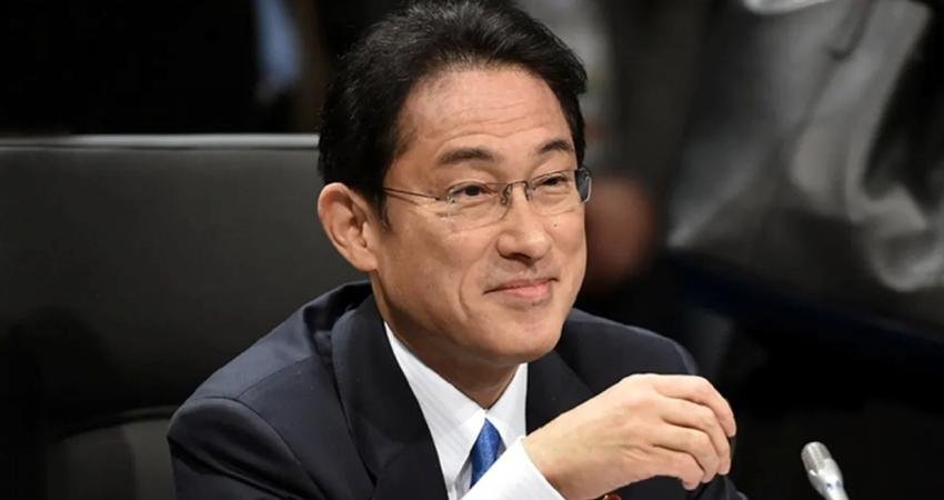 Çernobil felaketinden sonra, güvenli olduğunu göstermek için herkesin önünde çay