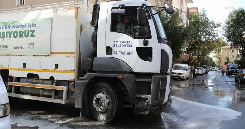 Kartal Belediyesi ilçe genelinde yoğun bir temizlik çalışması yürütüyor. Sabahın