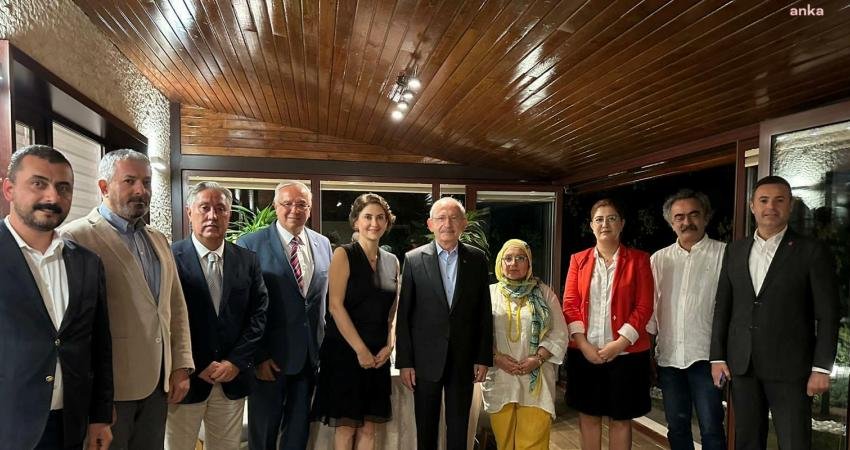 Kılıçdaroğlu, Ankara’da Gazetecilerle Bir Araya Geldi CHP Genel Başkanı Kemal Kılıçdaroğlu, Ankara’da Medya, Planlama ve Sosyal