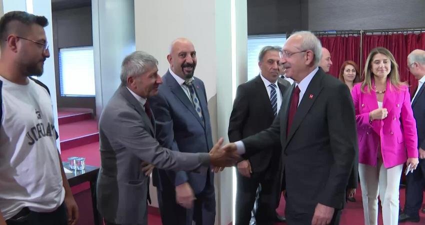 CHP Genel Başkanı Kemal Kılıçdaroğlu, bugün parti genel merkezinde bir