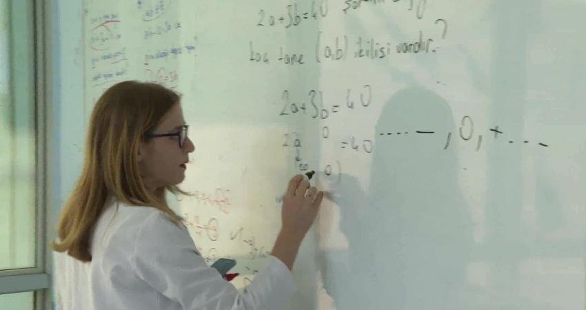 Konyaaltı Belediye Başkanı Semih Esen, Konyaaltı Belediyesi Sanat Eğitim Merkezi