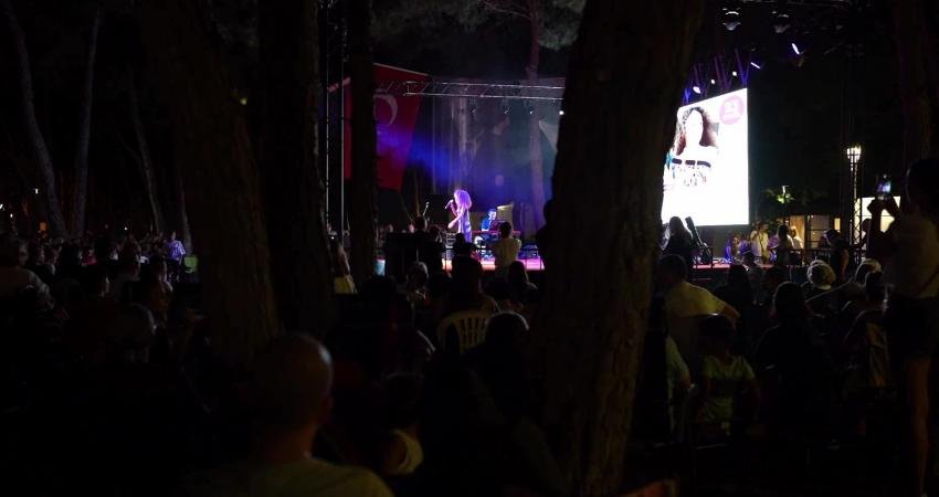 Konyaaltı Belediyesi Caz Günleri ikinci hafta konserinde sanatçı Elif Çağlar