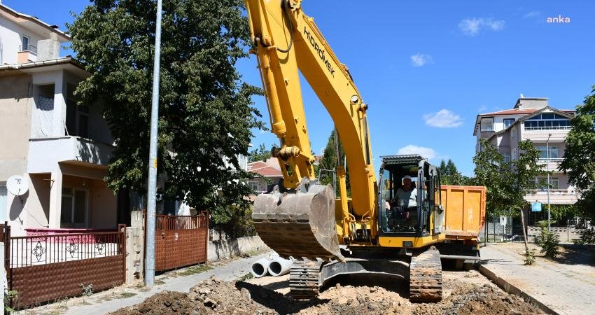 Lüleburgaz Belediyesi, Güneş Mahallesi Zafer Caddesi’nde 230 metre uzunluğundaki kanalizasyon