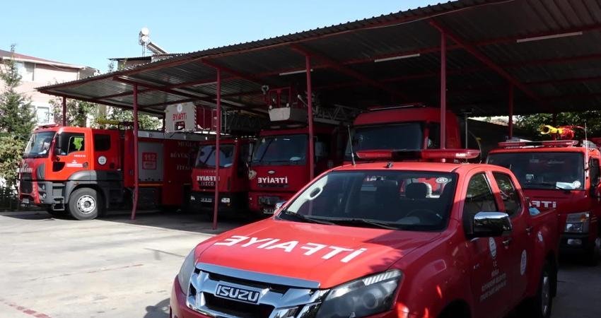 İtfaiye Haftası dolayısıyla Marmaris İtfaiye Grup Amirliği’ni ziyaret eden Marmaris