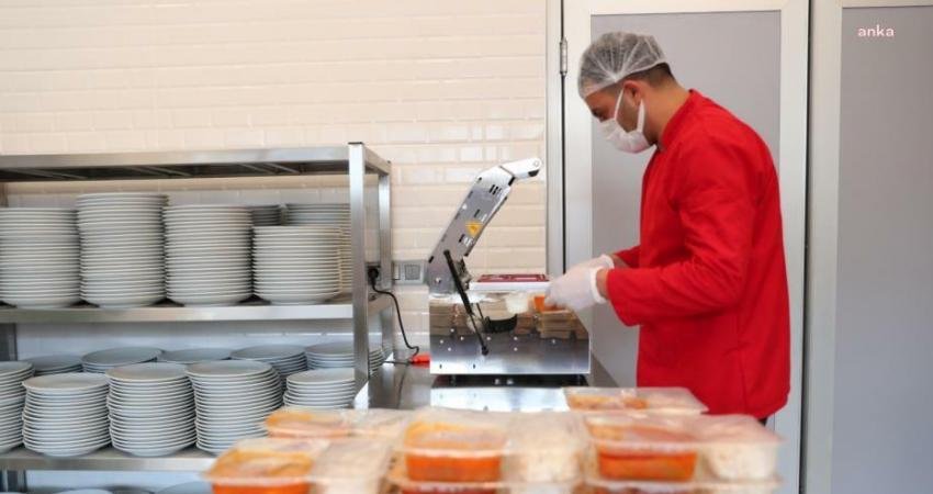 Merkezefendi Belediyesi Aşevi’nde hazırlanan kahvaltı ve yemek menüleri, binlerce ihtiyaç