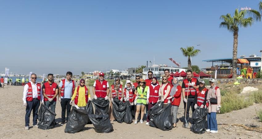 Mersin Büyükşehir Belediyesi çalışanları ve gönüllüler tarafından Dünya Temizlik Günü