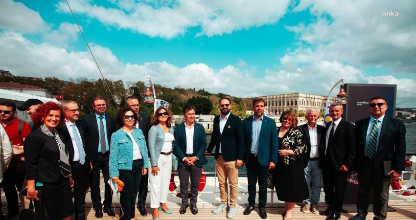 Her yıl ekim ayında binlerce denizci ve deniz tutkununu bir