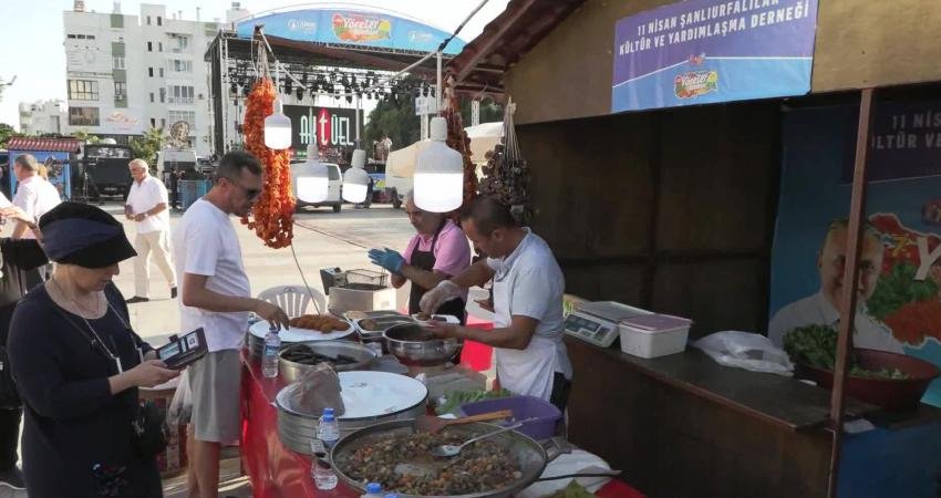 Muratpaşa Belediyesi’nce düzenlenen 7. Yöreler Renkler Festivali başladı. ‘Bozkırın tezenesi’
