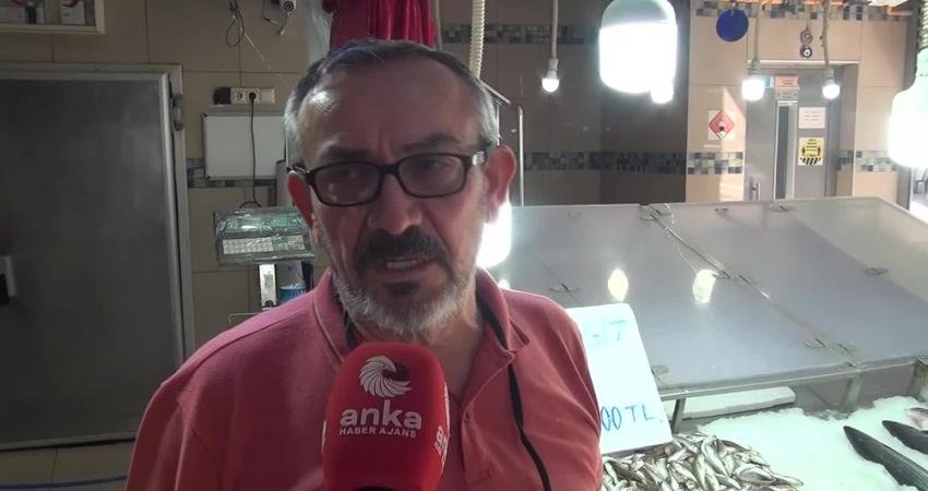 Sinoplu balıkçı İbrahim Gündoğdu, “Müşteriler ağırlıklı olarak kredi kartı kullanıyor.