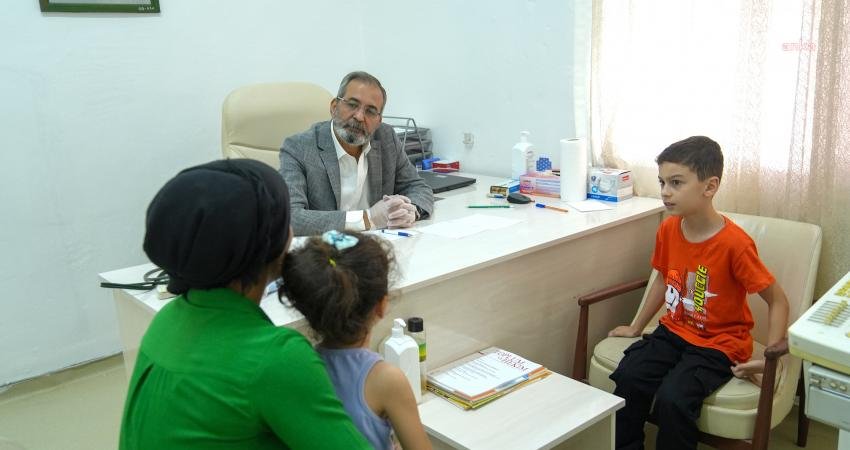 Tarsus Belediye Başkanı Haluk Bozdoğan, vatandaşlarla bir araya gelerek sağlık kontrollerini