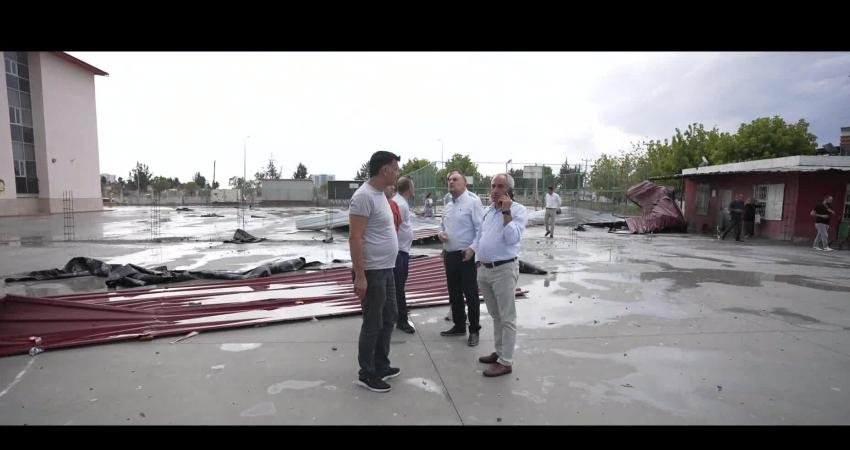 Tarsus Belediyesi ekipleri, kent genelinde etkili olan yoğun yağış ve