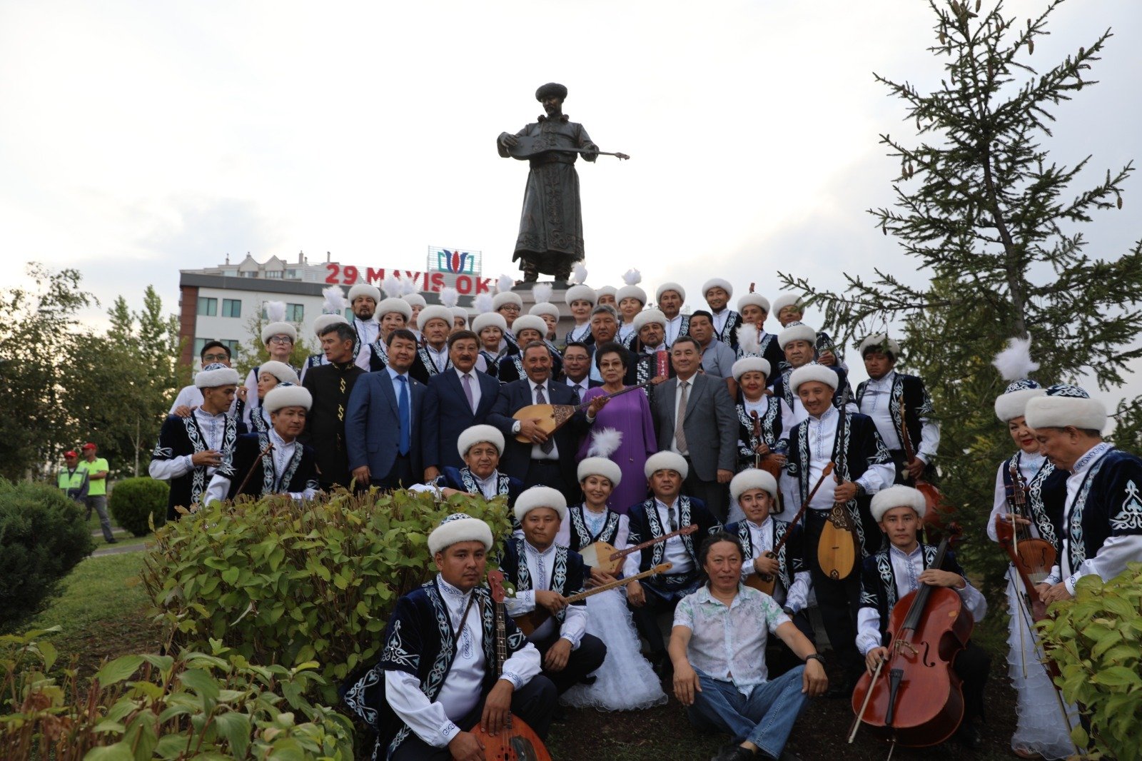 Etimesgut Belediyesi’nin Kazakistan’ın ünlü bestekârı Tattimbet Kazangapulı adını verdiği parka