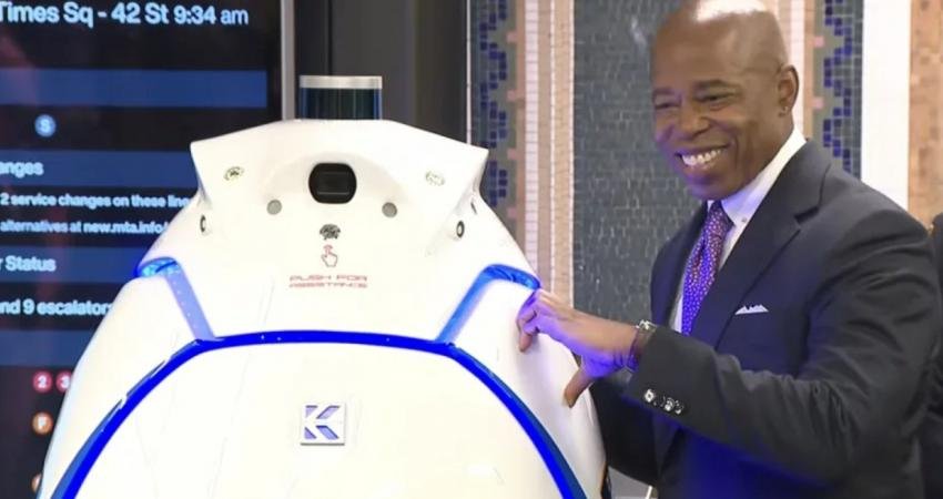 New York polis departmanı, ismi K5 olan bir robotu işe