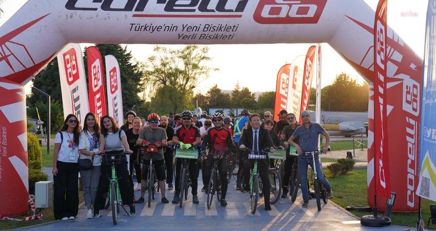 Tepebaşı Belediyesi’nin, Avrupa Hareketlilik Haftası dolayısıyla düzenlediği Arabasız Gün Bisiklet Turu