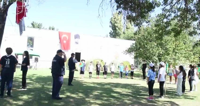 Tepebaşı Belediyesi tarafından gerçekleştirilen İklim İzcileri Yaz Okulu’na katılan minik