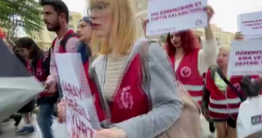 Türkiye İşçi Partisi İzmir İl Örgütü üyesi öğrenciler, üniversite öğrencilerinin