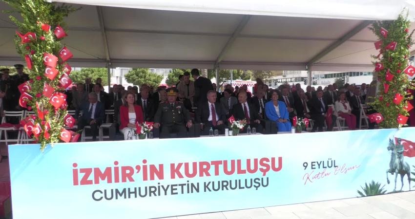 İzmir Büyükşehir Belediye Başkanı Tunç Soyer, kentin kurtuluşunun 101. yılı