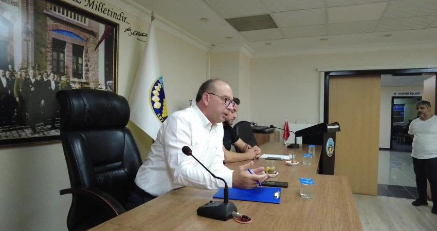 Turgutlu Belediye Başkanı Çetin Akın, amatör futbol takımlarının temsilcileriyle görüştü.