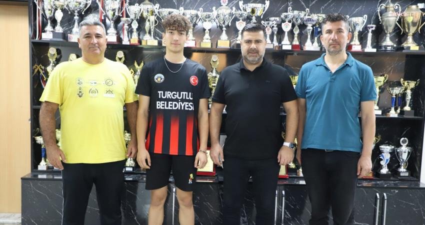 Turgutlu Belediyespor Erkek Voleybol Takımı oyuncusu Ömer Topdemir, Türkiye Erkekler