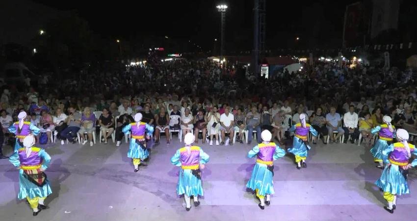 Muratpaşa Belediyesi’nin düzenlendiği Yöreler Renkler Festivali’nde Karadeniz fırtınası esti. Antalya’da