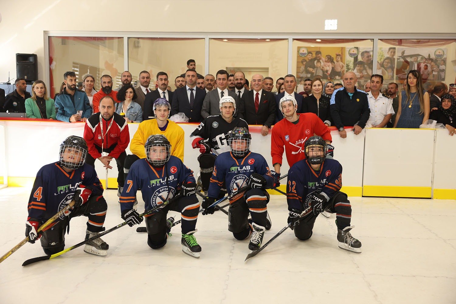 ankaranin-baskent-olusunun-100-yilinda-100-yil-buz-pateni-ve-tirmanma-salonu-golbasinda-acildi