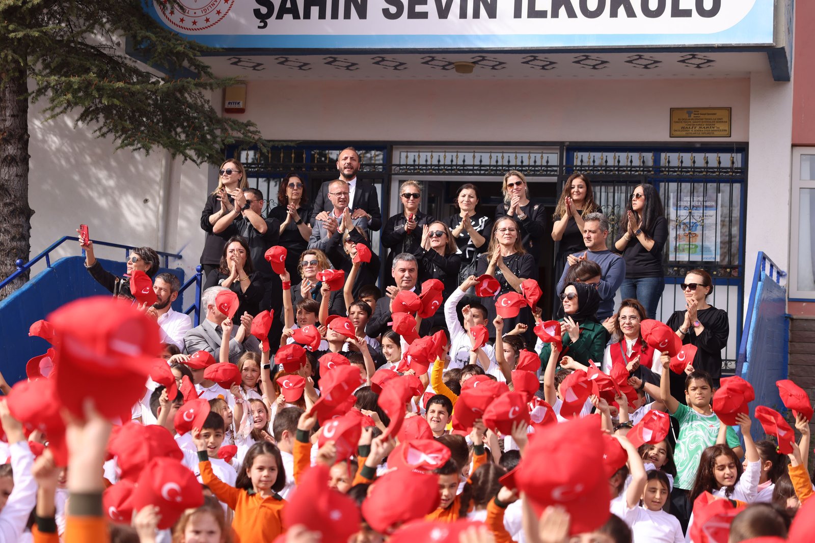 Gölbaşı Belediye Başkanı Ramazan Şimşek, Şahin Sevin İlkokulunu ziyaret etti.